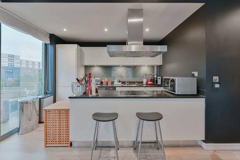 2 bedroom flat for sale, Yvon House, Battersea Park, London, SW11
