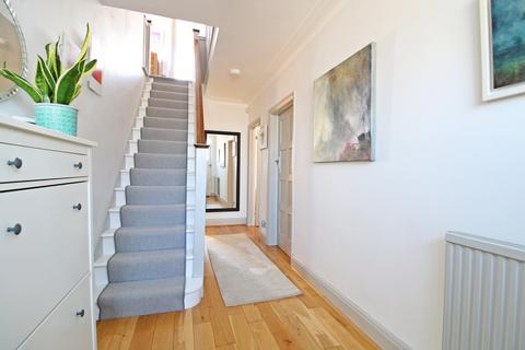 49 Greenways, Beckenham, BR3 3NQ