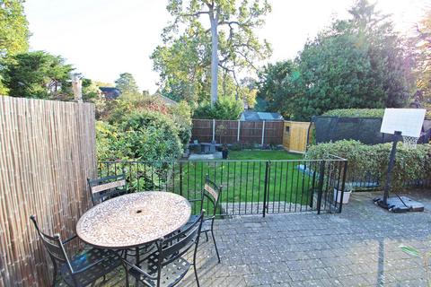 49 Greenways, Beckenham, BR3 3NQ