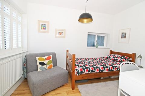 49 Greenways, Beckenham, BR3 3NQ
