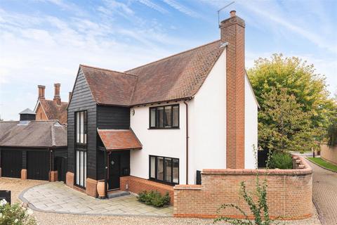 Gilbey Green, Newport CB11