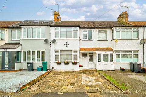 3 bedroom terraced house for sale, Clayhall IG5