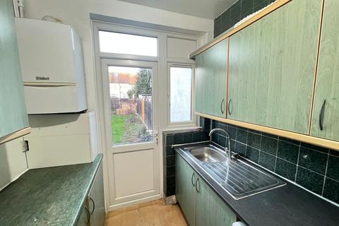 3 bedroom semi-detached house to rent, Dorchester Avenue, Harrow HA2