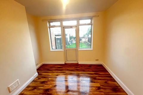 3 bedroom semi-detached house to rent, Dorchester Avenue, Harrow HA2
