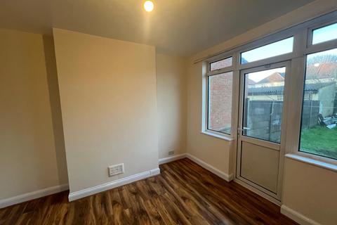 3 bedroom semi-detached house to rent, Dorchester Avenue, Harrow HA2