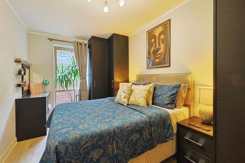 2 bedroom flat for sale, Chadwick House, London SW11