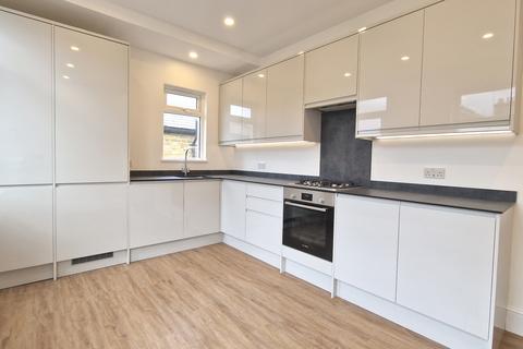 3 bedroom maisonette to rent, Doverfield Road, London SW2