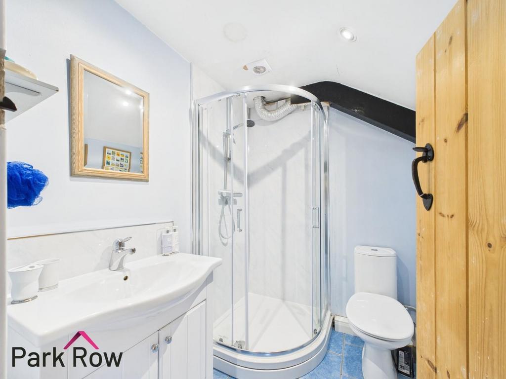 En suite bathroom