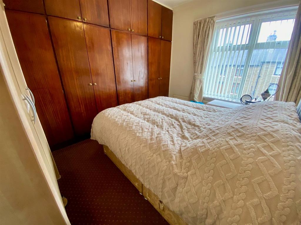 Bed 1.jpg