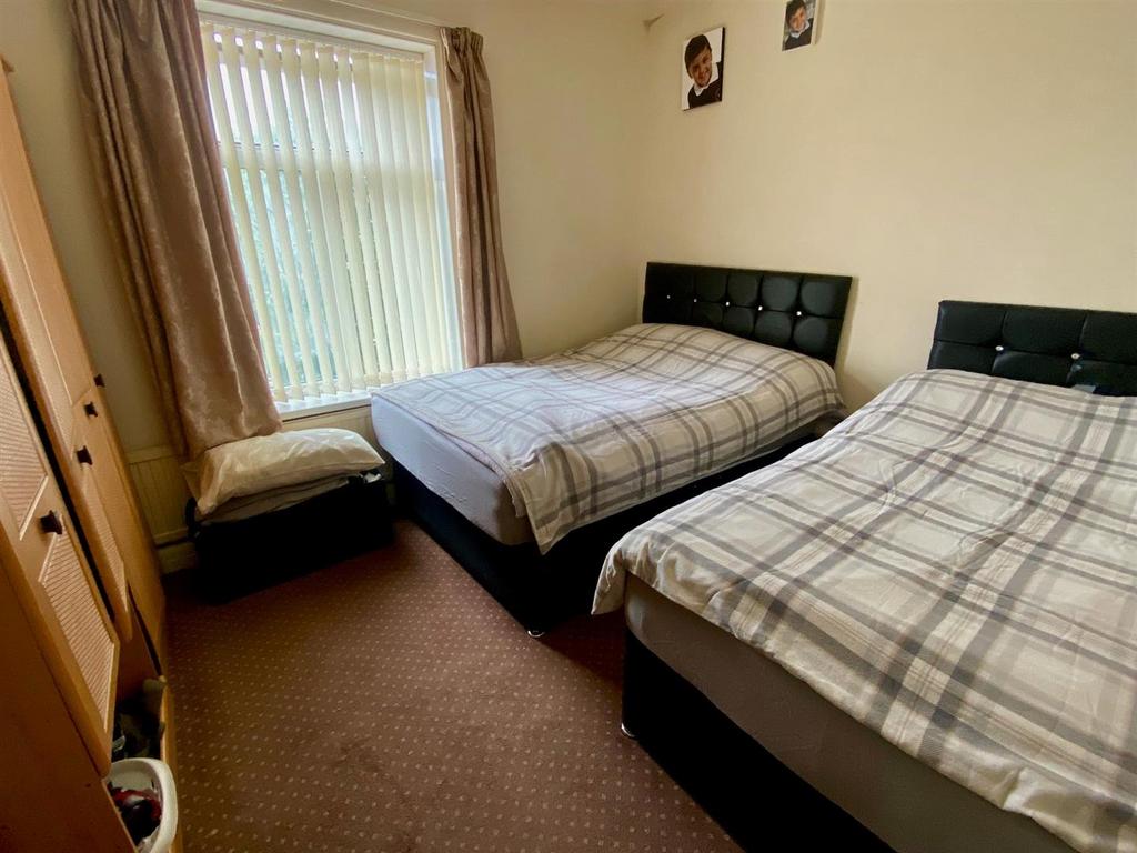 Bed 2.jpg