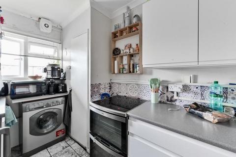 1 bedroom flat for sale, Crosbie House, Prospect Hill, London, E17