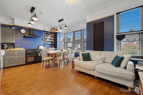 3 bedroom flat for sale, Valkyrie Road, Westcliff-on-sea, SS0 8