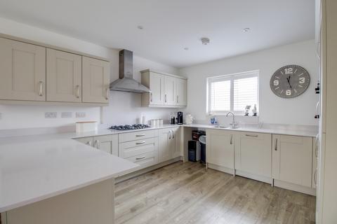 4 bedroom detached house for sale, Seddon Gardens, Leighton Buzzard, LU7