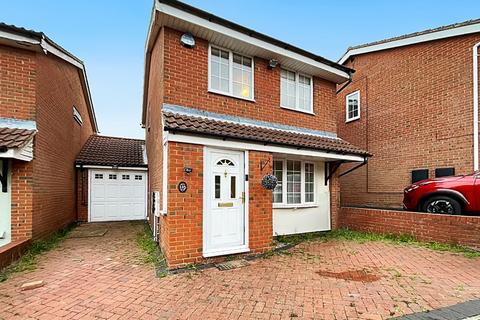 3 bedroom detached house for sale, Rochford Drive, Luton, Bedfordshire, LU2 8SR
