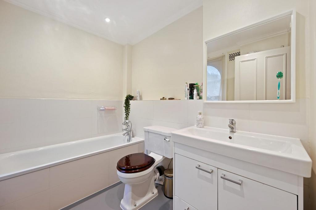 RCFBL- hammersmith grove- bathroom 6 (1).jpg