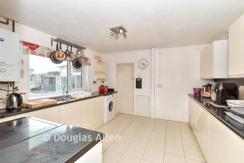 2 bedroom detached bungalow for sale, Curtis Mill Lane, Navestock RM4