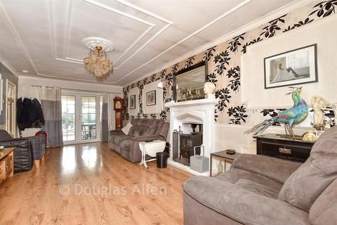 2 bedroom detached bungalow for sale, Curtis Mill Lane, Navestock RM4