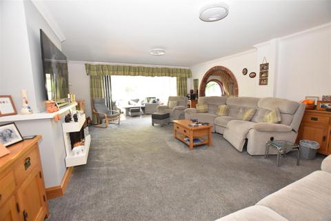 5 bedroom chalet for sale, King Edwards Road, South Woodham Ferrers