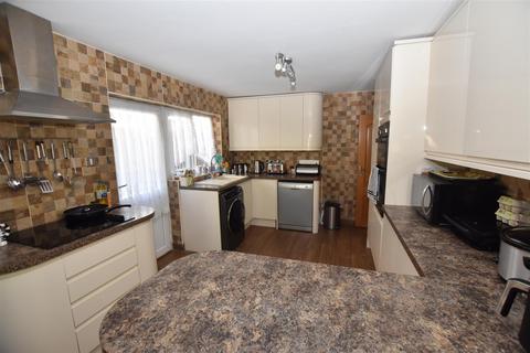 5 bedroom chalet for sale, King Edwards Road, South Woodham Ferrers
