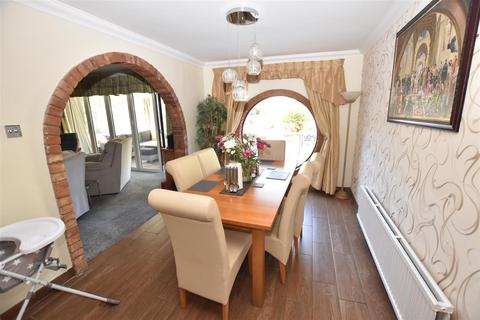 5 bedroom chalet for sale, King Edwards Road, South Woodham Ferrers