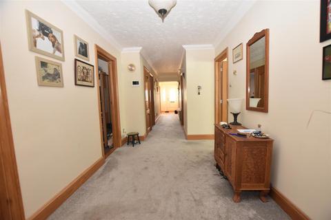 5 bedroom chalet for sale, King Edwards Road, South Woodham Ferrers
