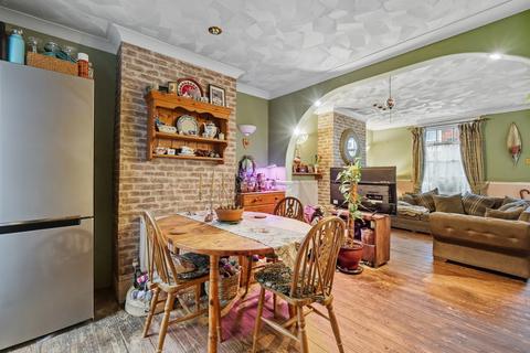2 bedroom semi-detached house for sale, Shrubland Road, Colchester, CO2