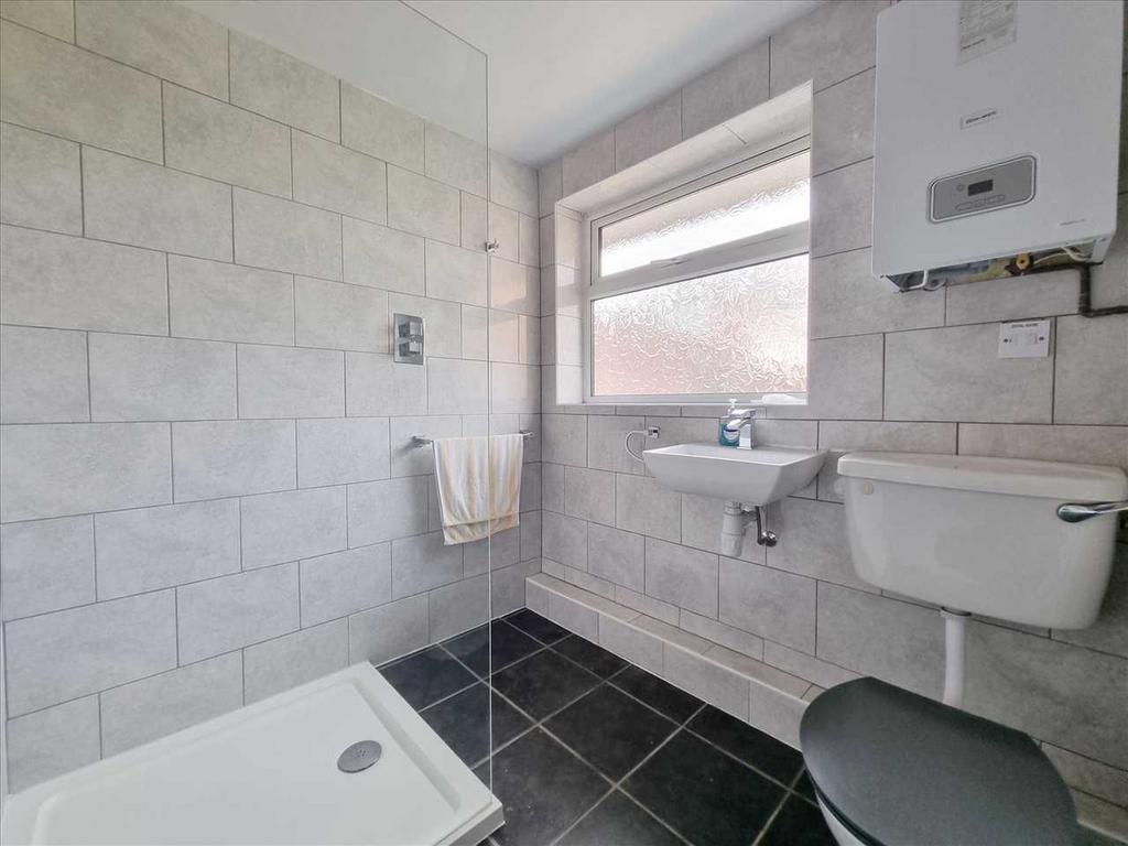 Shower Room: