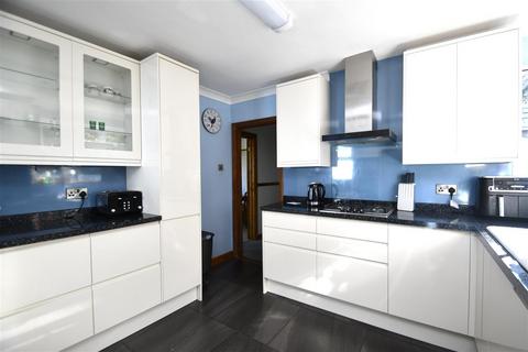 4 bedroom detached house for sale, 129 Dracaena Avenue, Falmouth TR11