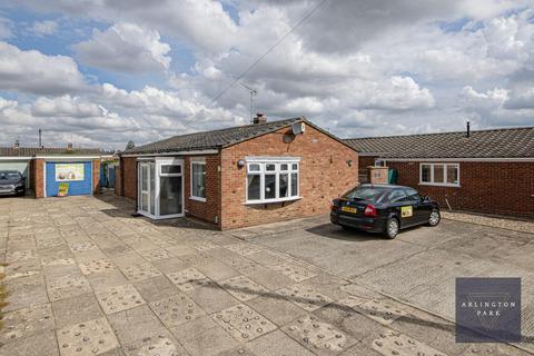 3 bedroom detached bungalow for sale, Blithewood Gardens, Norwich NR7