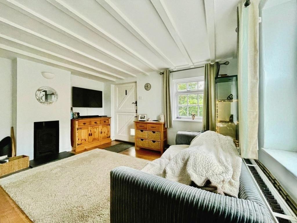 Pbox-living room-346628.JPG