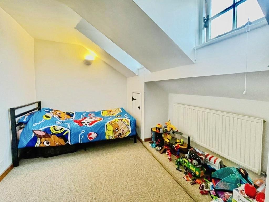 Pbox-bedroom-346628.JPG