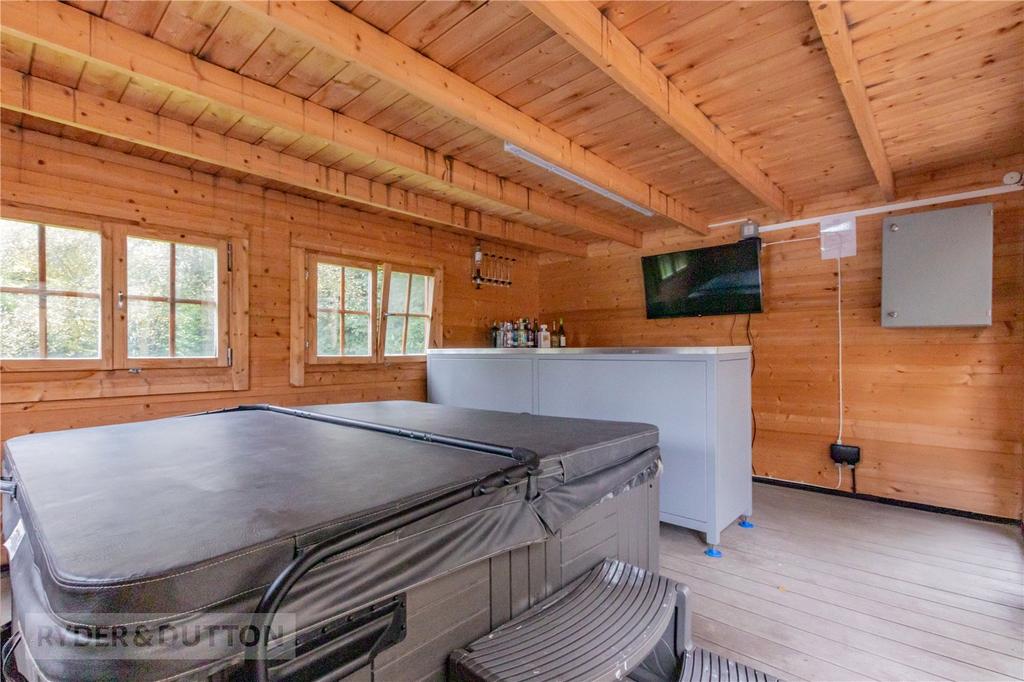 Hot Tub/Bar