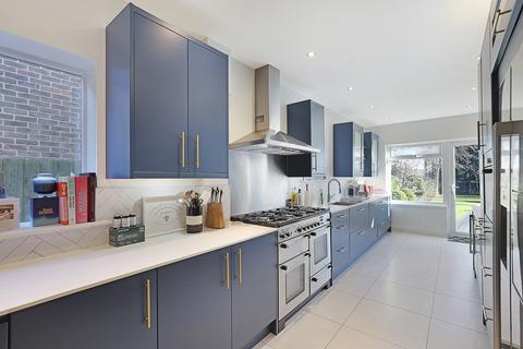5 bedroom detached house for sale, Stradbroke Grove, Essex IG9