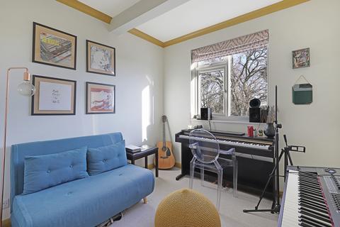 5 bedroom detached house for sale, Stradbroke Grove, Essex IG9