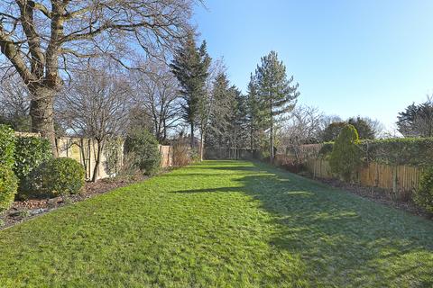 69 Stradbroke Grove, Buckhurst Hill, IG9 5PE