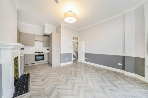 3 bedroom flat to rent, Alexandra Park Road, London N10