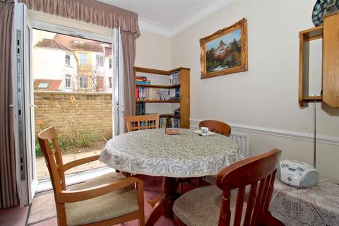 2 bedroom flat for sale, The Causeway, Seaford