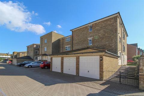 2 bedroom flat for sale, The Causeway, Seaford