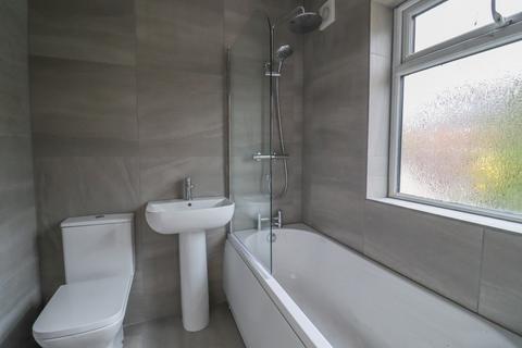 3 bedroom flat to rent, Milton Avenue