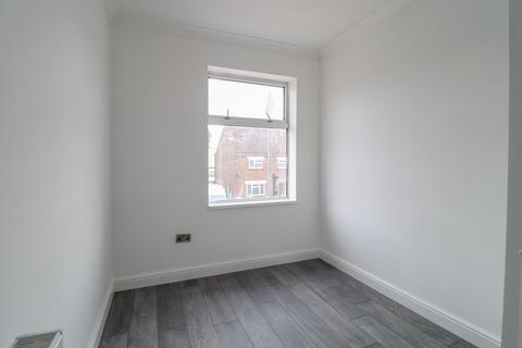 3 bedroom flat to rent, Milton Avenue