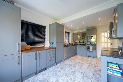 3 bedroom detached house to rent, Culver Drive, Hayling Island PO11