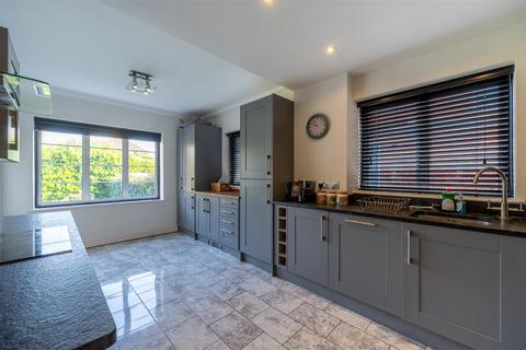 3 bedroom detached house to rent, Culver Drive, Hayling Island PO11