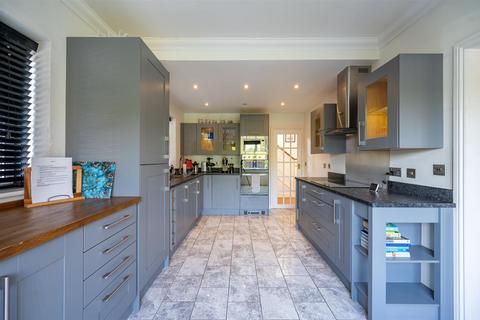 3 bedroom detached house to rent, Culver Drive, Hayling Island PO11