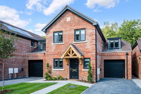 4 bedroom detached house for sale, Surrey RH19
