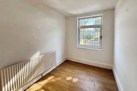 undefined, Elgar Avenue, Surbiton KT5