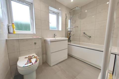 3 bedroom semi-detached house for sale, Sycamore Close, Sandhurst