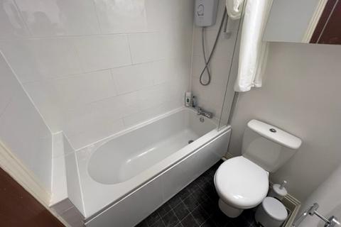 Studio to rent, Sea Road, Boscombe, Bournemouth, BH5