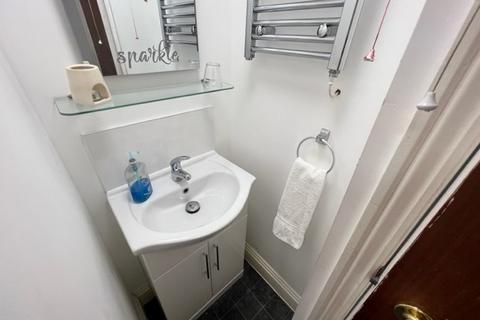 Studio to rent, Sea Road, Boscombe, Bournemouth, BH5