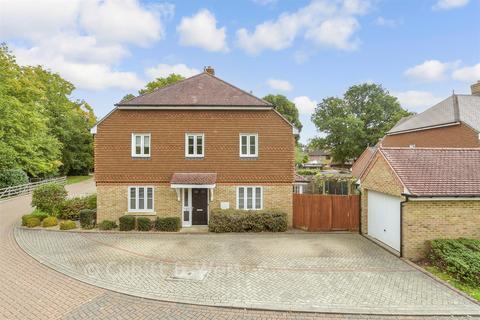4 bedroom semi-detached house for sale, Millfield Close, Horley, Surrey