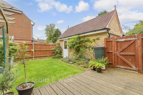 4 bedroom semi-detached house for sale, Millfield Close, Horley RH6
